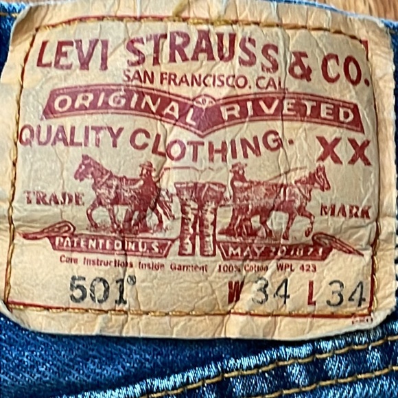 Levi’s 501 Tag Size 34 x 34 Medium Wash Button Fly 5 Pocket Classic Western - Picture 2 of 15